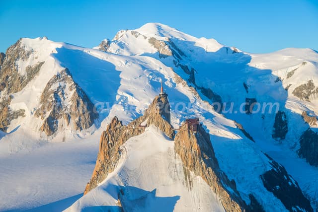 Aiguille du Midi Vs Mont-Blanc a laube