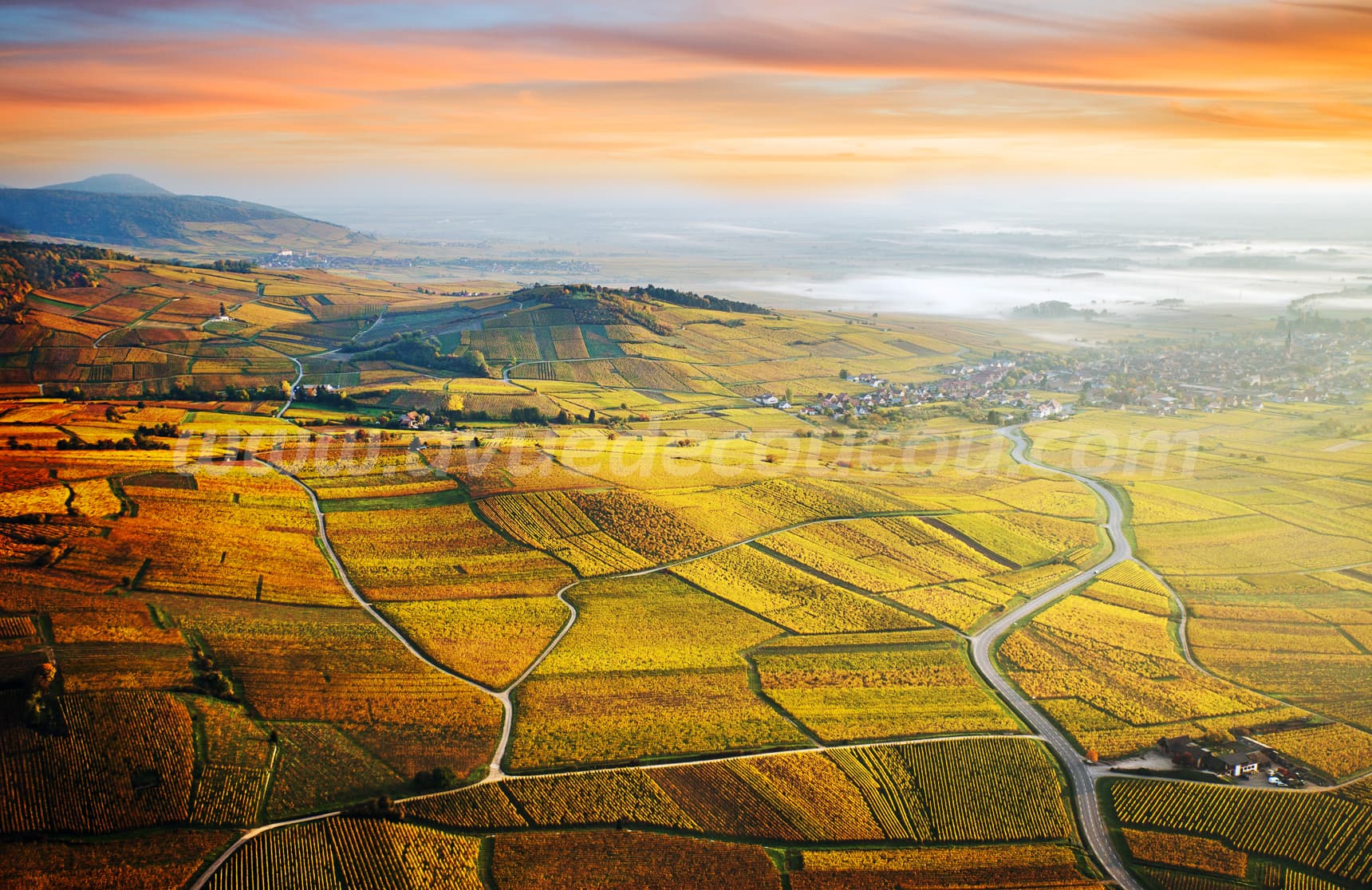 Aube dautomne sur la Route des Vins